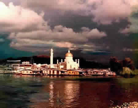 The Sultan Omar Ali Saifuddin Mosque at sunset